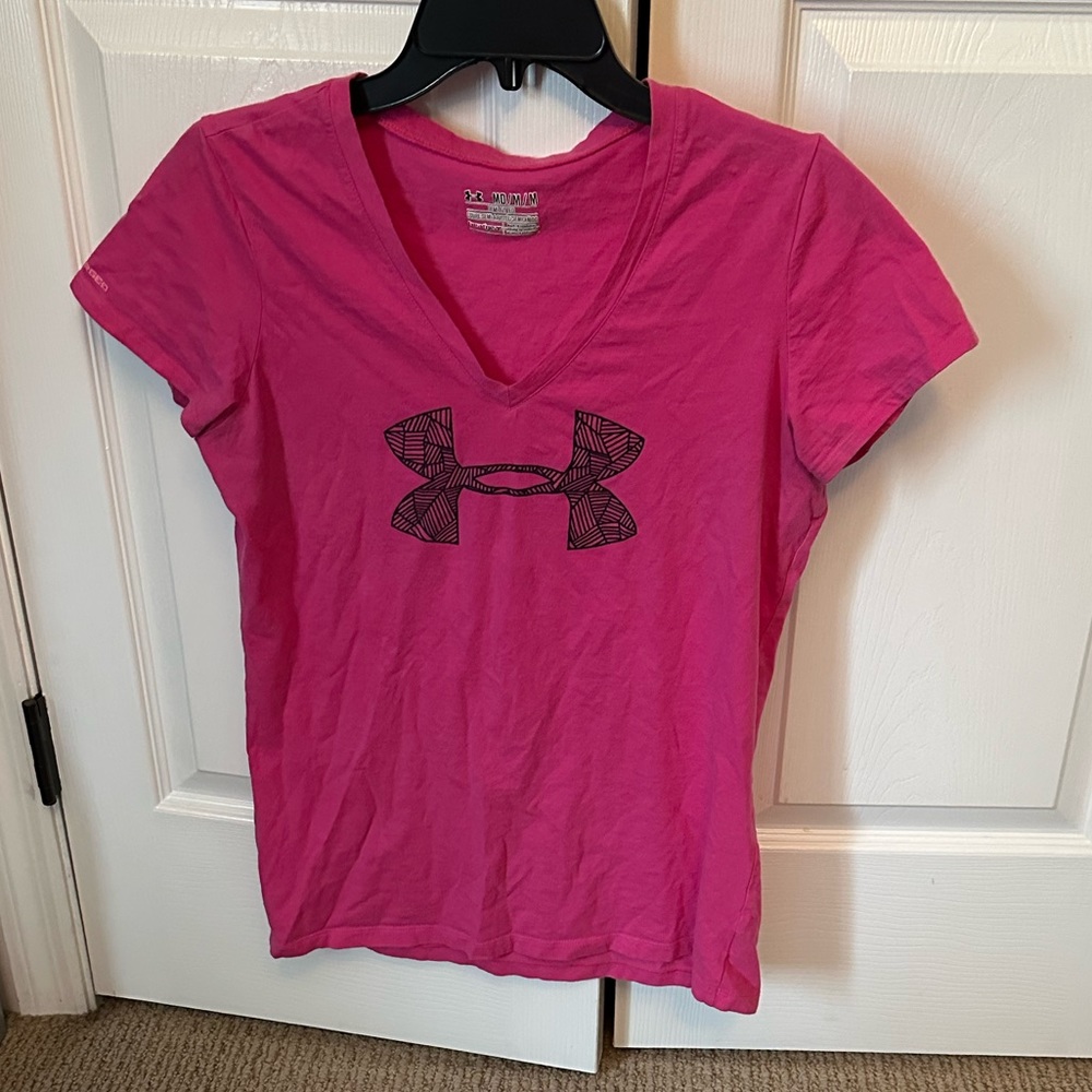 Under Armour pink v-neck heat gear short sleeve t-shirt sz med